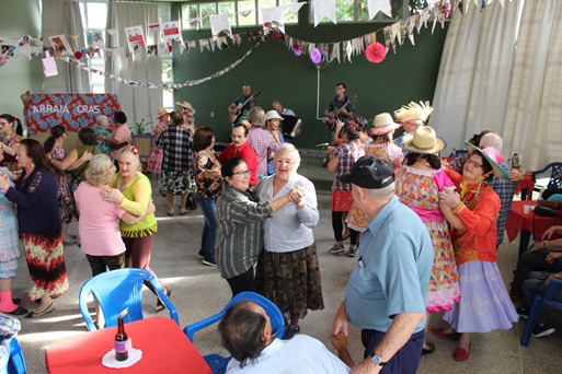Idosos ganham Festa de São João
