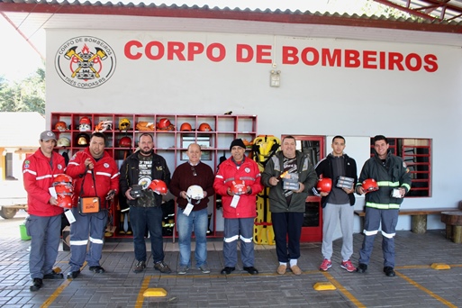 Bombeiros de Três Coroas recebem doações de jipeiros