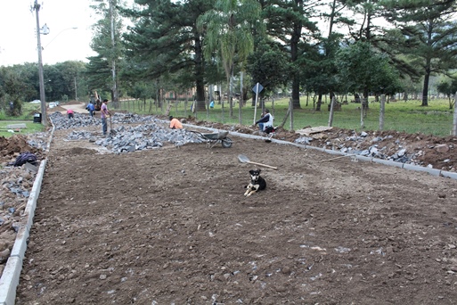 Estrada de Linha Café está sendo calçada