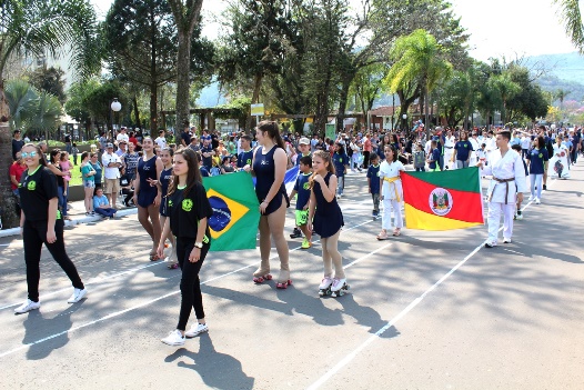 Desfile Cívico de Três Coroas foi no domingo