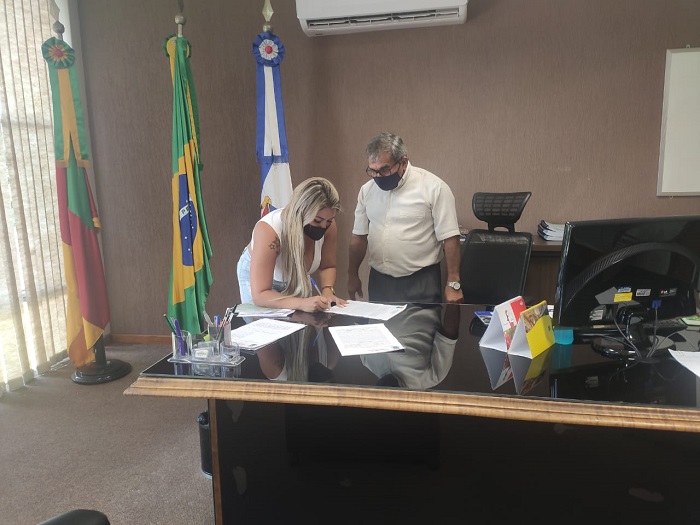 Contrato emergencial é assinado!