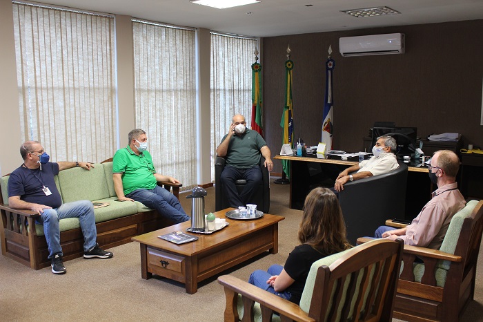 Prefeito realiza reunião com o setor da saúde.