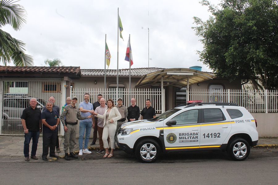 BRIGADA MILITAR RECEBE VIATURA E KITS APH